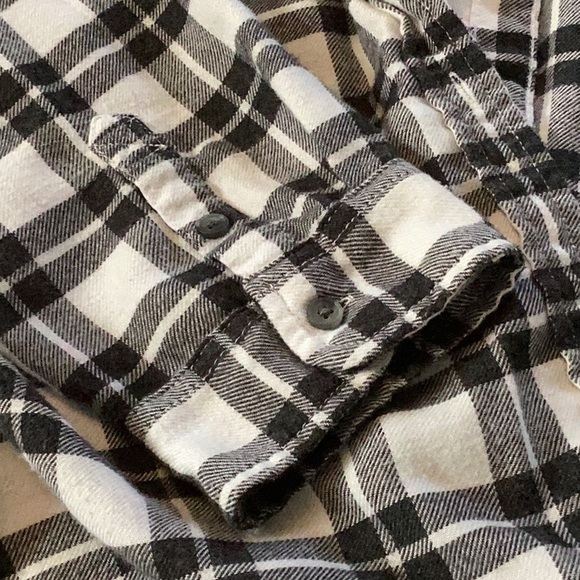 American eagle soft boyfriend fit black and white plaid top, XL - Picture 3 of 4